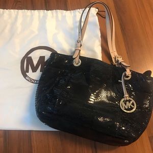 Michael Kors Jetset patent leather shoulder bag